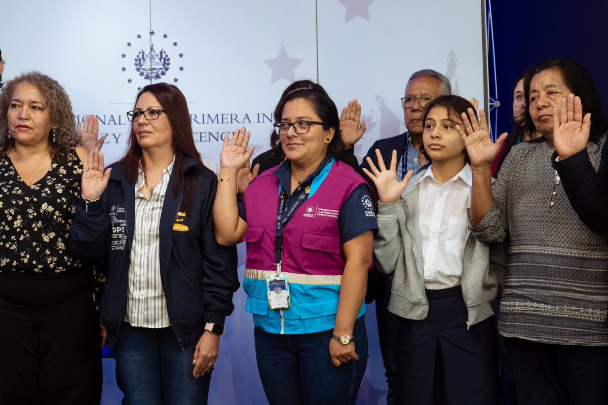 eduardogodoy89's tweet photo. Tuve el honor de participar en la juramentación del comité local de derechos de la niñez y la adolescencia de San Salvador Centro, junto al alcalde Municipal @marioduran y la directora ejecutiva de @CONAPINA_sv @lindaamaya9. https://t.co/iIOUDjomuh