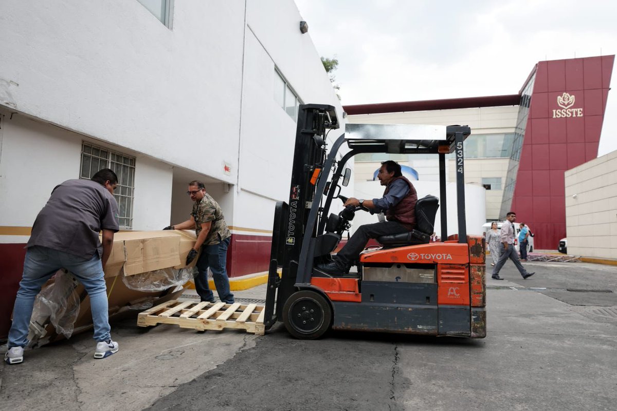 ¡Buenas noticias en el ISSSTE!

¡Llegó el primer lote de 𝟮, 𝟮𝟳𝟱 𝗰𝗮𝗺𝗮𝘀 hospitalarias nuevas!

El <a href="/ISSSTE_mx/">ISSSTE</a> está adquiriendo cientos de camas hospitalarias nuevas. Son modernas, eléctricas, con controles, y colchón impermeable y antibacterial.

Hoy llegó el primer lote,