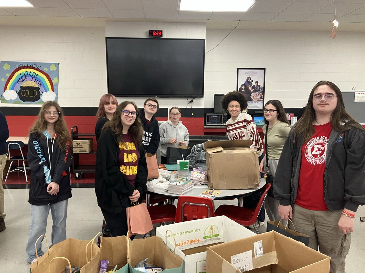 MsDThompson2's tweet photo. @EFSDWarriors Night of Service event! Thank you so much to the high school service organizations for inviting our 8th graders again!

We had so much fun helping with all of the service projects and assembling blessing bags for local seniors. 🩷

@EFMSWarriors @Mr_Popowitz https://t.co/gr8fL0YHkn