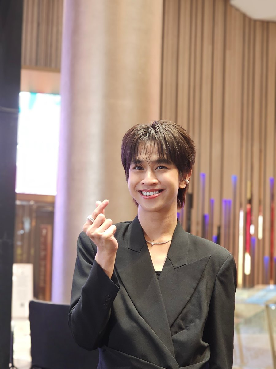 เอ๋..ที่แปลว่ายอมรับทุกสิ่งที่เป็นตัวคุณ₊˚🐣ྀི tweet media