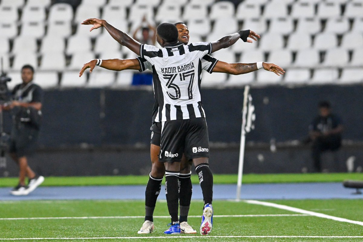 fimdejogo's tweet photo. Botafogo 1 x 0 Racing no clique do @celsopupo https://t.co/sxJGmh7cDV