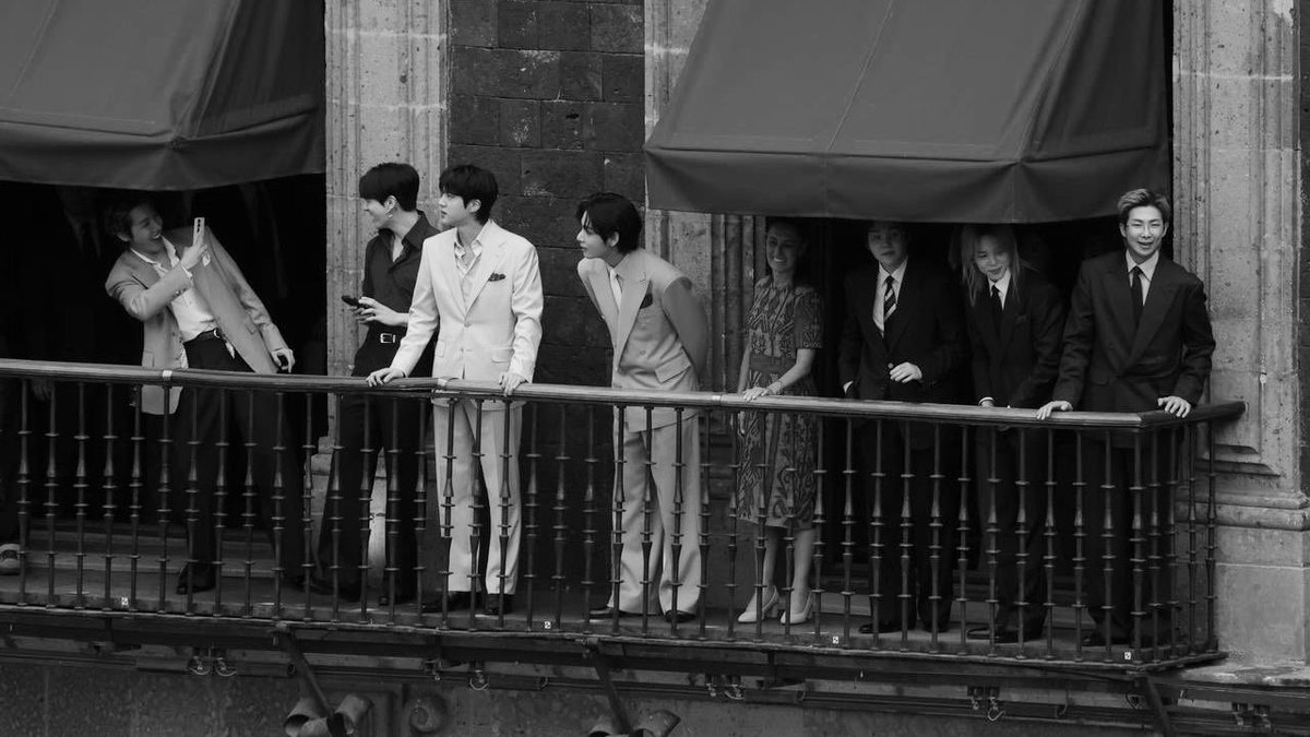 ما ابي بانقتان يصورون ذكرى ابيهم يستمرون للابد :(
