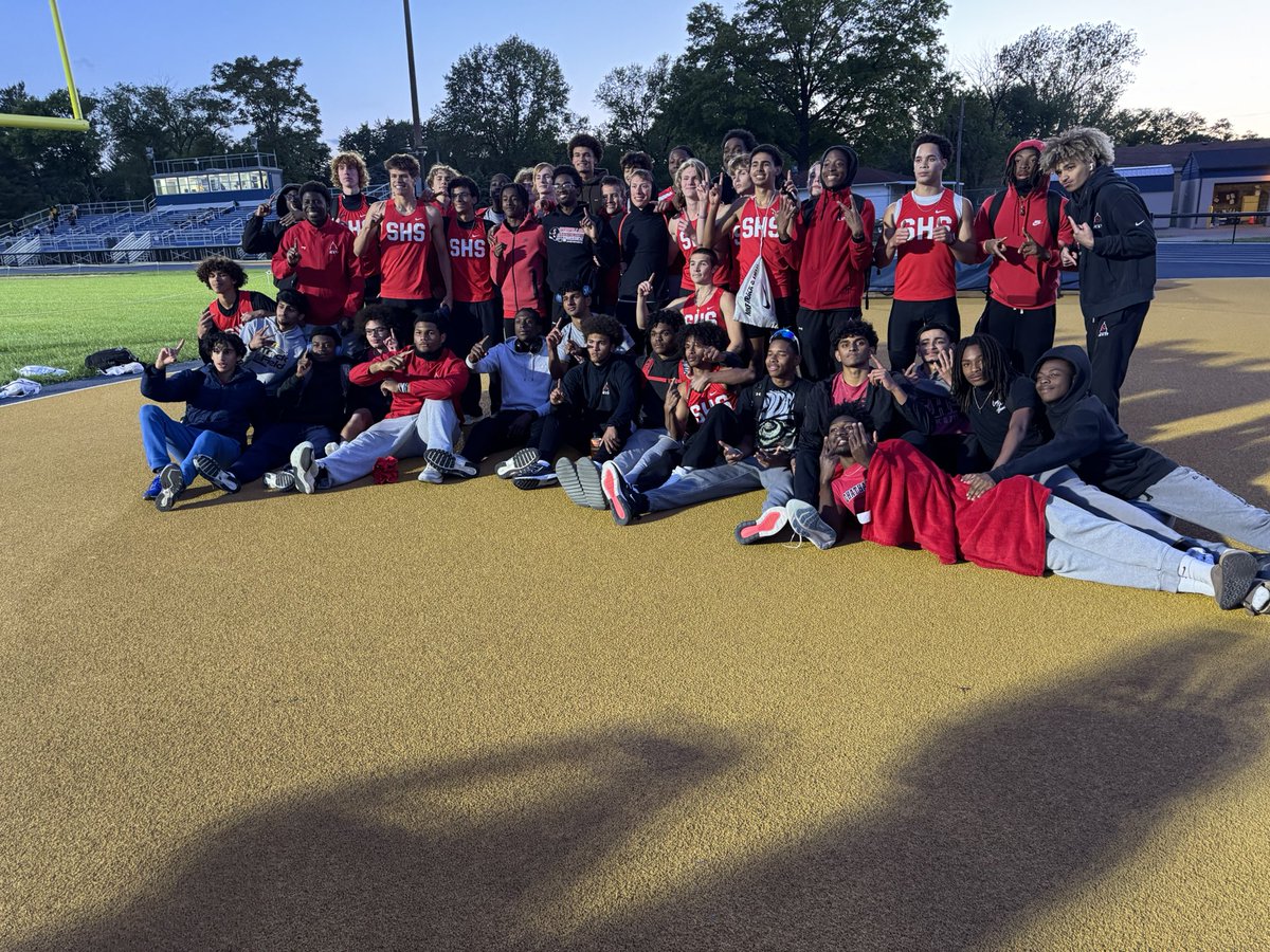the_realmwick7's tweet photo. Springfield High wins their 17th straight Boys City track and field title
Highlights @Channel1450com https://t.co/x6GzBzZ3iD