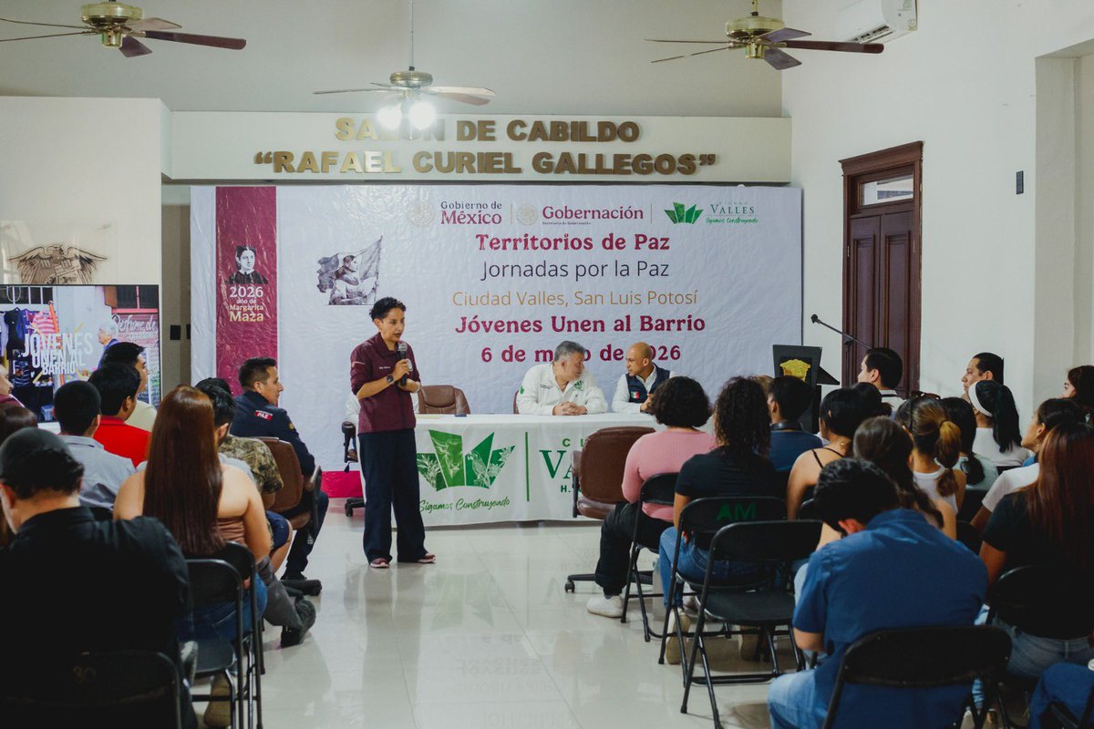 Bety_Olivares's tweet photo. Hoy visité el municipio de #CiudadValles, San Luis Potosí, nos acompañaron l@s compañer@s de la @SEGOB_mx y el Presidente Municipal, David Medina Salazar; compartimos y dialogamos con jóvenes que se integran al programa las y #LosJóvenesUnenAlBarrio

Trabajamos por la reconstrucción del tejido social y la construcción de paz.

#HumanismoMexicano
#PrimeroLosPobres 🇲🇽❤️