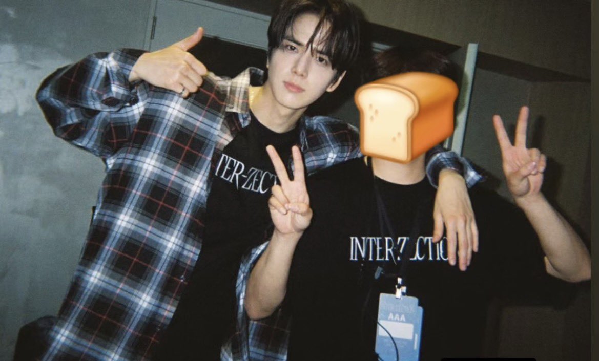 #TEAMTHEBOYZ staff updated this on their story:

“the best artist! ❤️ can’t upload pictures with sunwoo…”