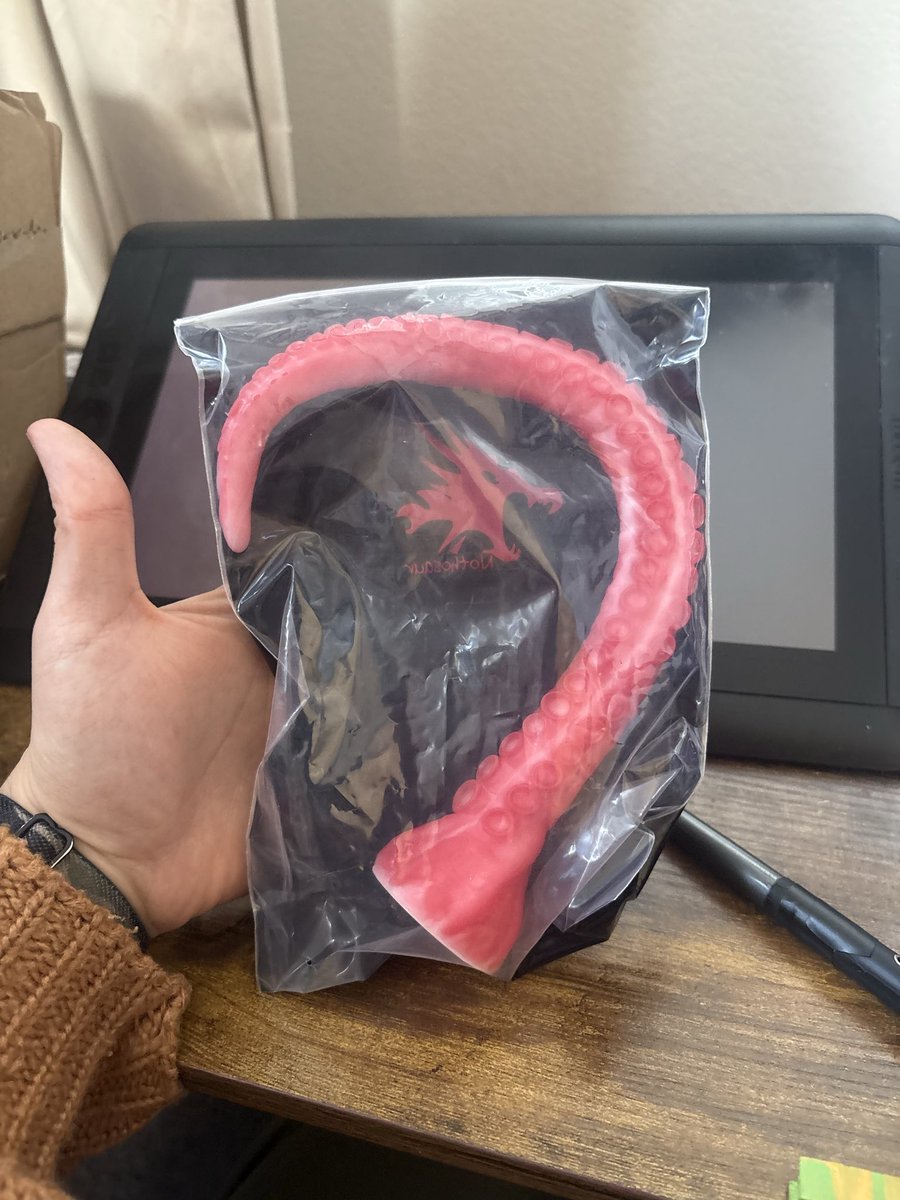 I paid $100 for this??????
It’s like a dog chew toy this sucks!
Someone reimburse me $juten