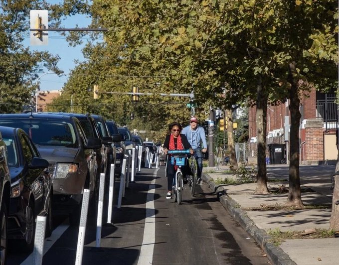Boenau's tweet photo. Use big metal boxes to protect people riding bikes.

Philly's pilot program to Copenhagenize city streets found that:

✅ Severe & fatal crashes are down
✅ Average driver speeds are down (sometimes by 30%!)
✅ Bicycle ridership increased significantly