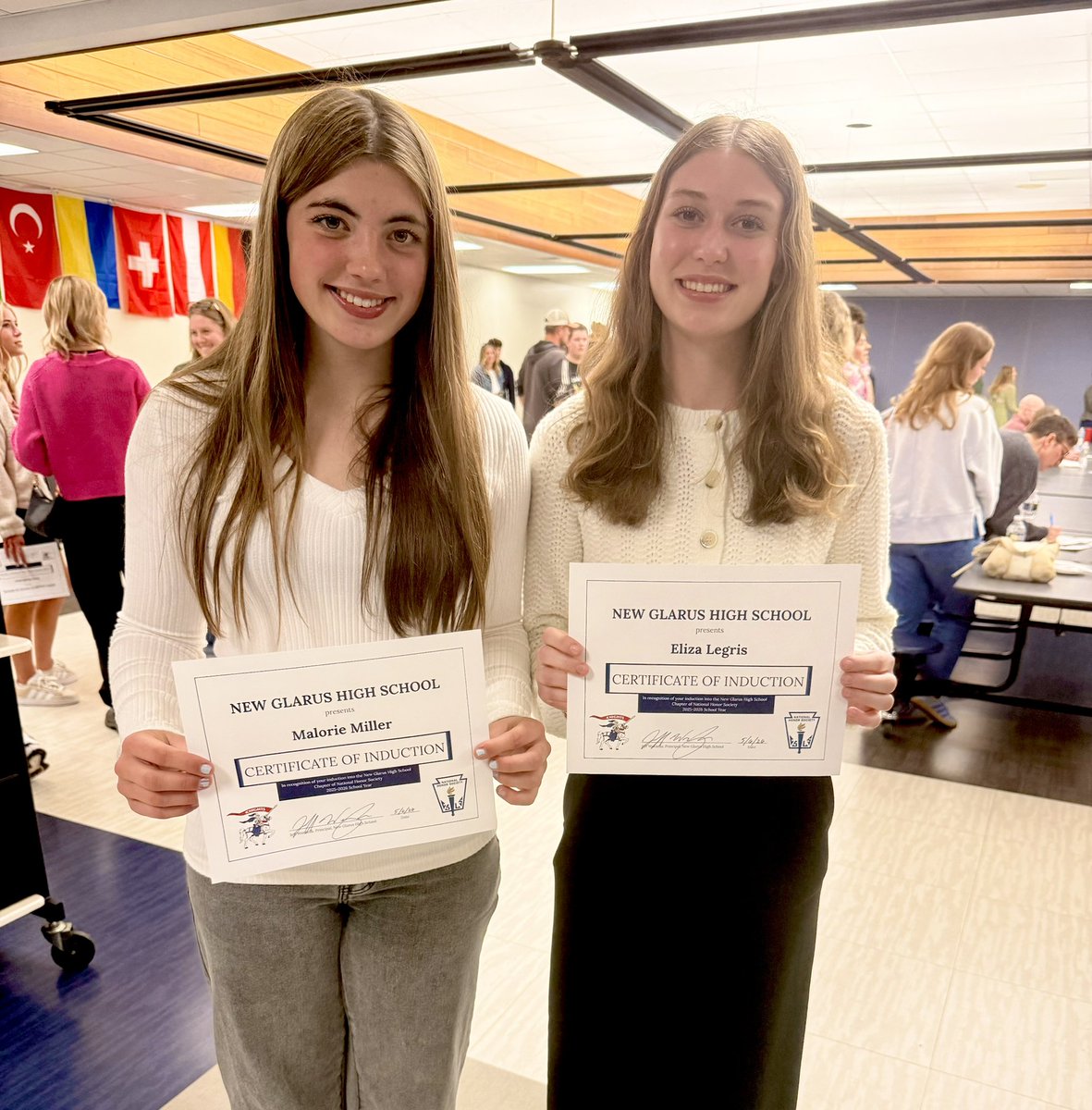mngsoftball's tweet photo. Congrats to @Maloriemiller23 and Eliza Legris on being inducted into the New Glarus National Honor Society 📕 ✏️ https://t.co/5yZzLcHxih