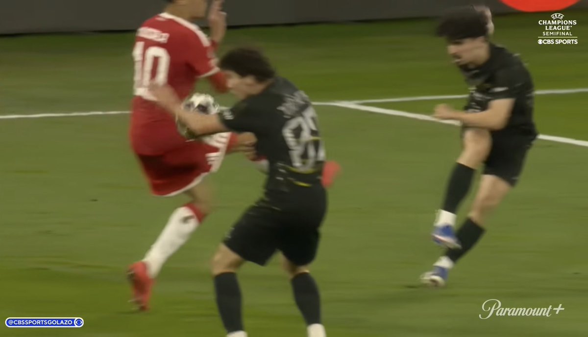 Dr_Kenneth's tweet photo. @StephenChaconas @CBSSportsGolazo So they changed the law to allow context that a players arm is a natural movement based on the referees judgement.  

What is natural about this? https://t.co/tcwhLbQzSc