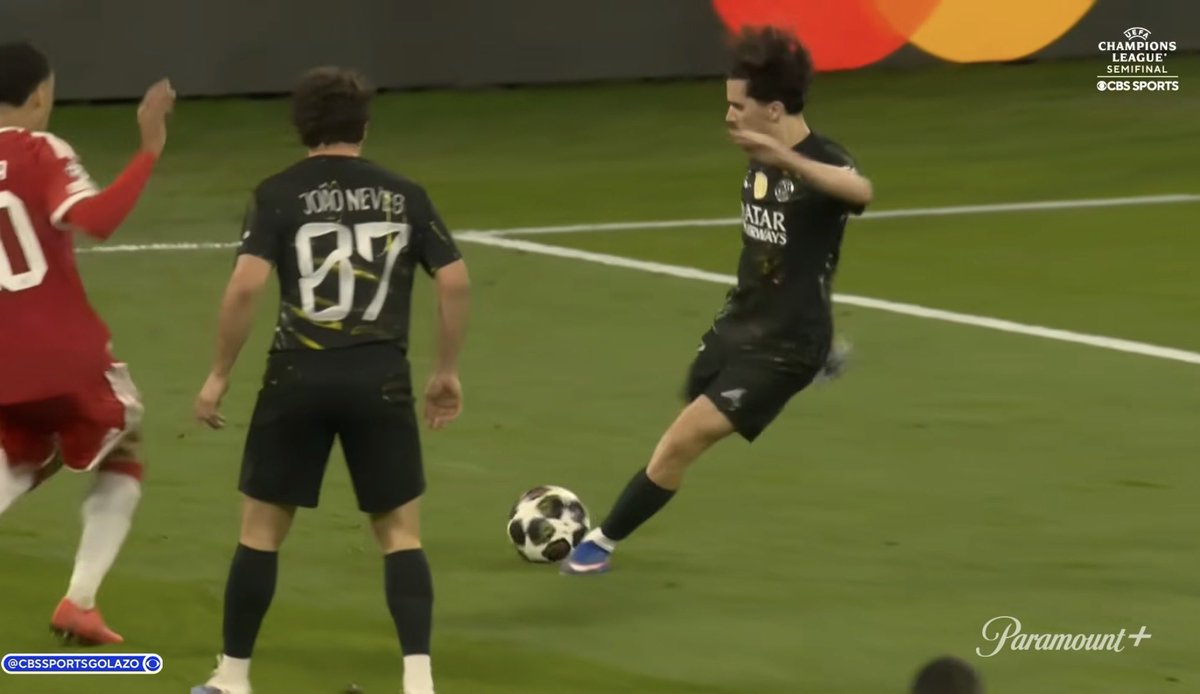 Dr_Kenneth's tweet photo. @StephenChaconas @CBSSportsGolazo So they changed the law to allow context that a players arm is a natural movement based on the referees judgement.  

What is natural about this? https://t.co/tcwhLbQzSc