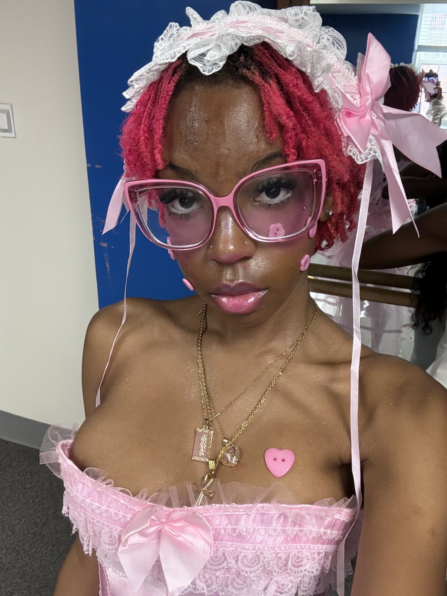 Buffie🎀 tweet media
