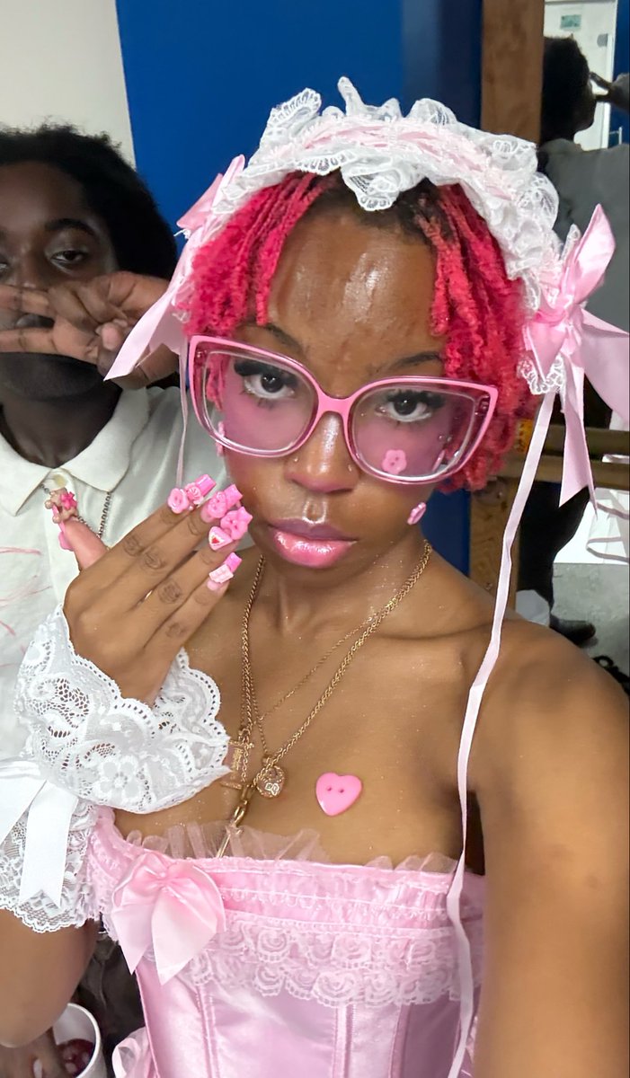 Buffie🎀 tweet media