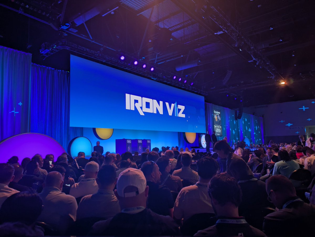 azest_inc's tweet photo. Tableau Conference 2026　２日目の最後には、IRON VIZという、20分でダッシュボードを作成してストーリーを語るイベントが大盛り上がり！🎆

AIがダッシュボードの領域に進出してきますが、データによる説得力とストーリー構築の重要性は変わらないのだと思いました。 https://t.co/nk1oyr3vyH