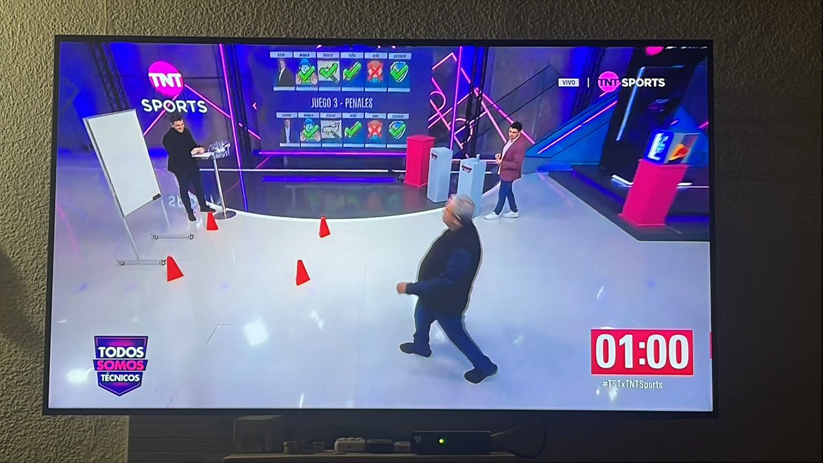 Los payasos de #TSTxTNTSports ya no hayan que inventar para rellenar sus dos  horas de programa <a href="/TNTSportsCL/">TNT Sports Chile</a>