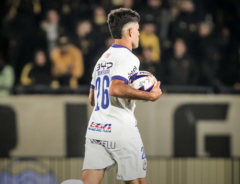 Brian Montenegro marcó para Defensor Sporting que igualó 1 a 1 con Peñarol por el torneo uruguayo.
