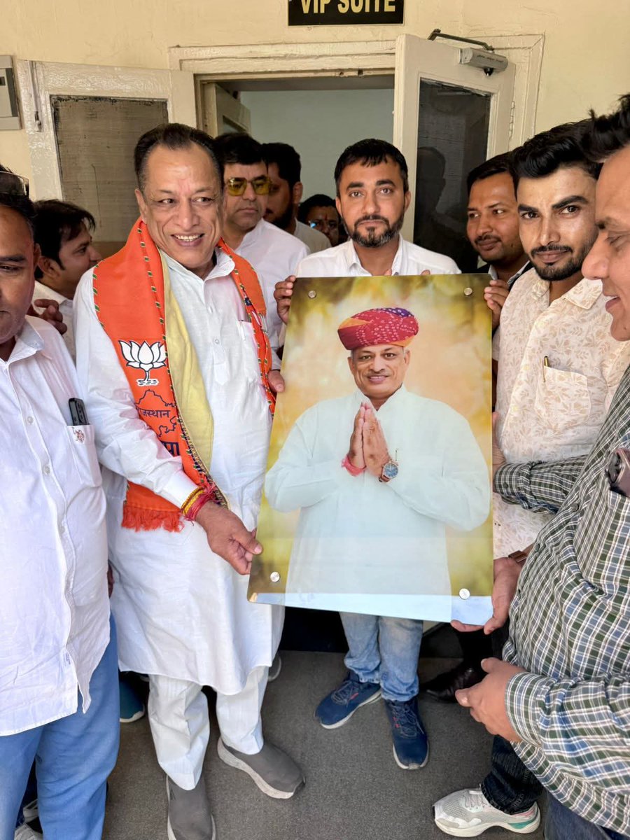 drAshokveeu's tweet photo. प्रदेश सरकार में कैबिनेट मंत्री एवं सुमेरपुर विधानसभा क्षेत्र से भाजपा विधायक श्री जोराराम कुमावत जी को जन्मदिवस की हार्दिक बधाई एवं शुभकामनाएं। @joraram https://t.co/iZ49uPAvnX