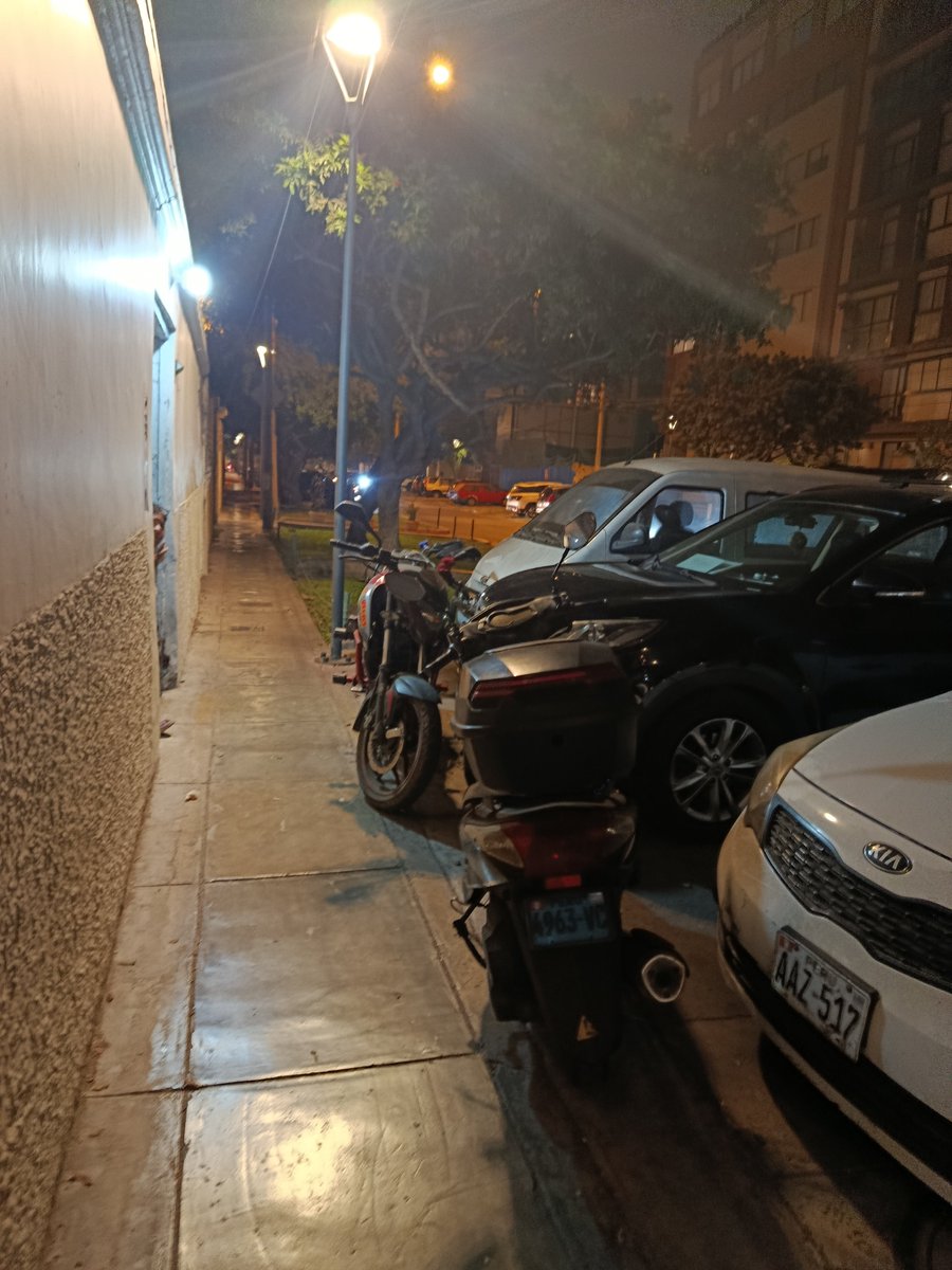 Cómo es posible que usen veredas para poner motos queda en General Cordoba a una cuadra de la caseta de serenazgo
<a href="/munimiraflores_/">Municipalidad de Miraflores</a>