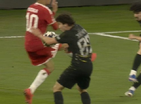 milardkopi's tweet image. Nih LOTG pasal 12 nya, masuknya Unnaturally Bigger si Neves. Karenatangannya ngangkat tinggi. iFAB bikin aturan tumpang tindih sama aturannya sendiri