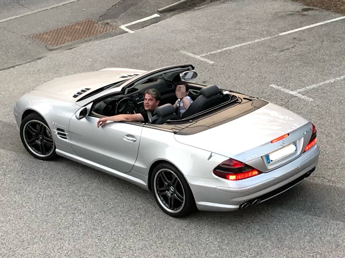 Kid_Funkster's tweet photo. @__el__toro__ @spoon334 @ceadgroup @elecclassiccars @renault_fr @renaultgroup I know excalty what u mean… I’ve already this one in my secret garage 😎 #Dangerous #SL55AMG #V8 #500hp 🤯 Amazing Sound! 🏁 https://t.co/3EwqWC6F6J