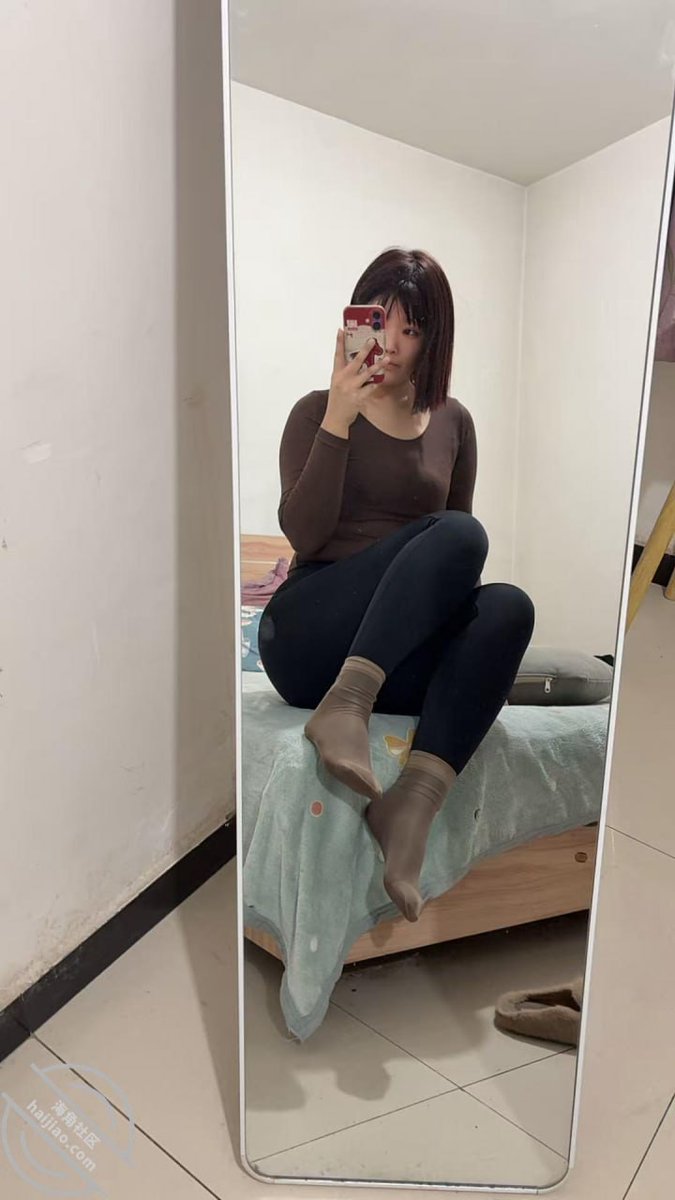 少妇的短丝袜 tweet media