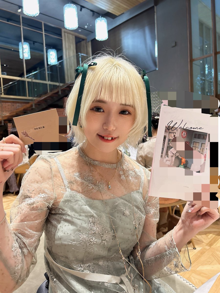 teradajuno's tweet photo. おはよう☀
先日、友人の結婚式に行ってまいりました、、、！
巻くの苦手ですが頑張りましたです、、、！
ご飯食べれなくて紐取れてます() https://t.co/mvCOmKvGah