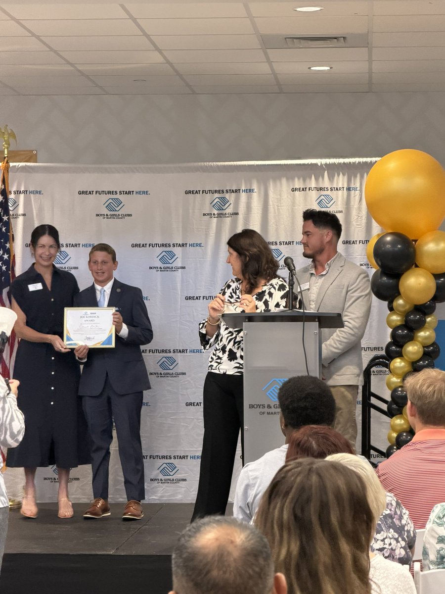 C_Forte4's tweet photo. 🦈 Celebrating Our Shark Scholars! 🦈
Tonight we honored 7th grader Jada Perotti 💛 (Golden Heart Award) &amp; 8th grader Connor Benton ⭐ (Character Counts) for leading with kindness, integrity, and pride.

Way to represent HOMS! 👏 #SharkPride 🦈💙 https://t.co/ANy4Gumpuc
