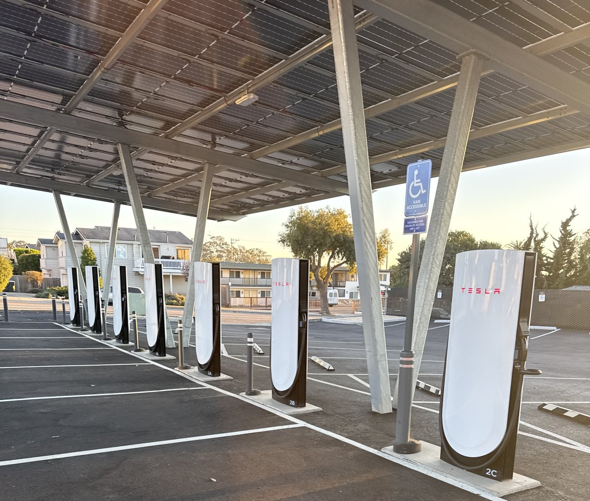 Tesla Charging tweet media