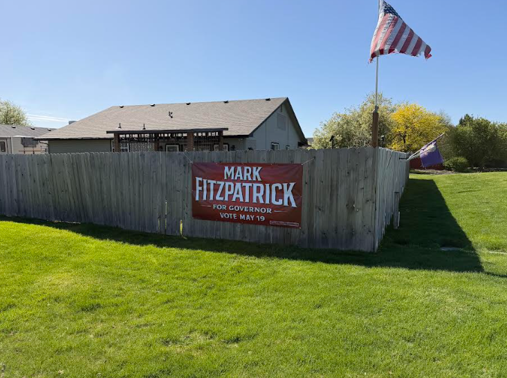 AntonioBicandi's tweet photo. @oldstatemark A campaign helper of yours hung a requested banner on my fence on 4/21.
It was ripped down w/in 2 weeks, AND, the criminal also broke the top off one of my fence boards.
This wasn't "wind".
I put up 2 more thanks to your helper, and made a donation.
I will not be intimidated. https://t.co/xFxjYyUfPy