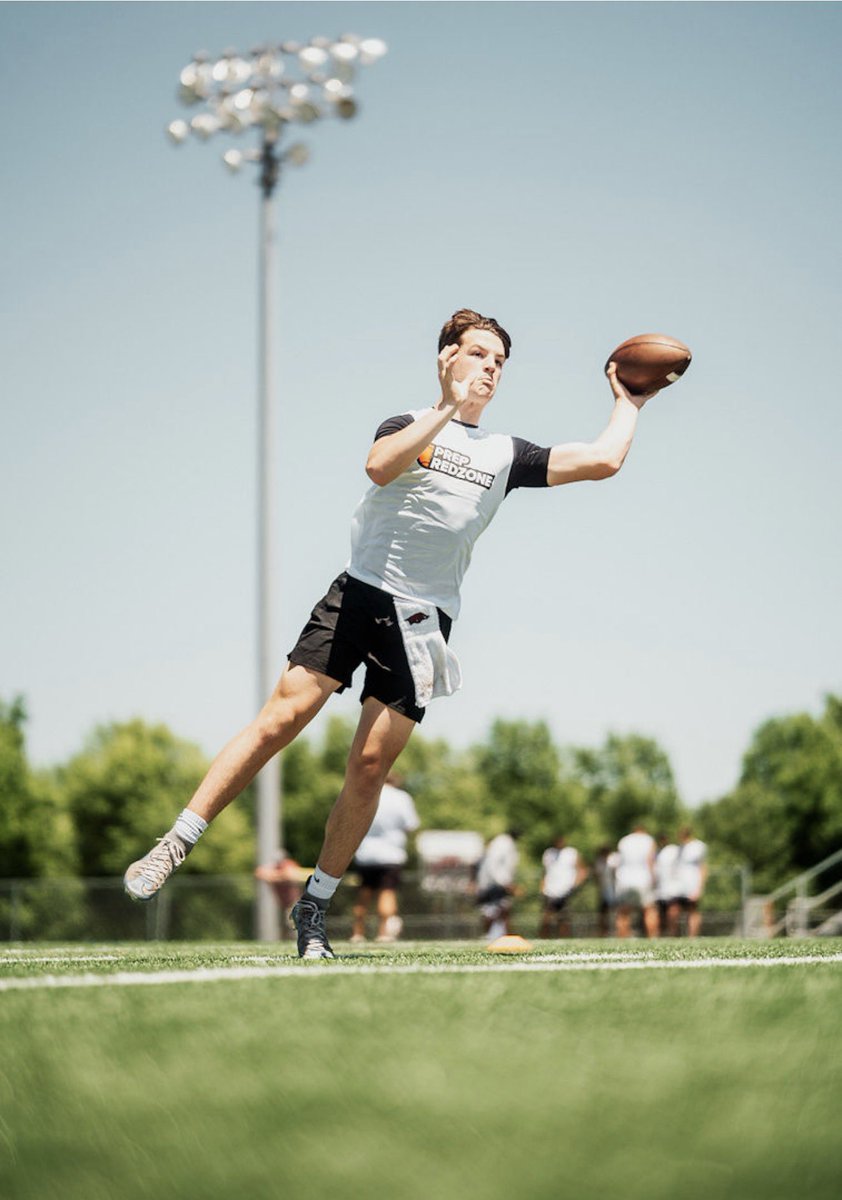 DHawkLife's tweet photo. Thank you @PrepRedzoneOK for the article #DHawkLife #LeftyQB @cvilleathletes @collinsville_fb @CoachJames3 @Coach_TDaniels @6starfootballOK @QBHitList @nikefootball @5StarScouting @UAFootball @UANextFootball @FBUcamp @QBIQsystem @Elite11 @mpa_info photo credit to USMC Vet Ethan Brady, Check out his IG:
https://t.co/1EixwZVycl