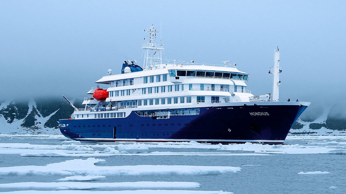 Ok, Huntavirus y MV Hondius.
Veamos la cronología hasta hoy.

El MV Hondius es operado por Oceanwide Expeditions y zarpó con 149 personas a bordo: 88 pasajeros y 61 tripulantes, hay 23 nacionalidades abordo. La idea original era que el viaje terminara el 4 de Mayo en Cape Verde.