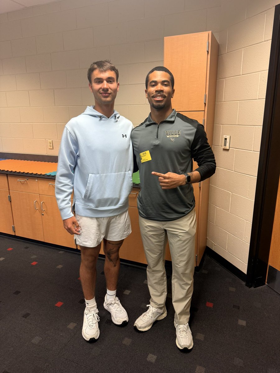 chase_zim_12's tweet photo. Thank you @coachesutton for coming in to school today and visiting me. Can’t wait to learn more about @MillersvilleFB  !!! https://t.co/g7BzuDgWFA