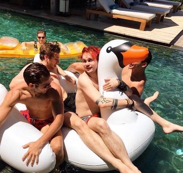 hurricanemuse's tweet photo. A forgotten artifact for my Muke enthusiasts https://t.co/g9zRMmyRe5