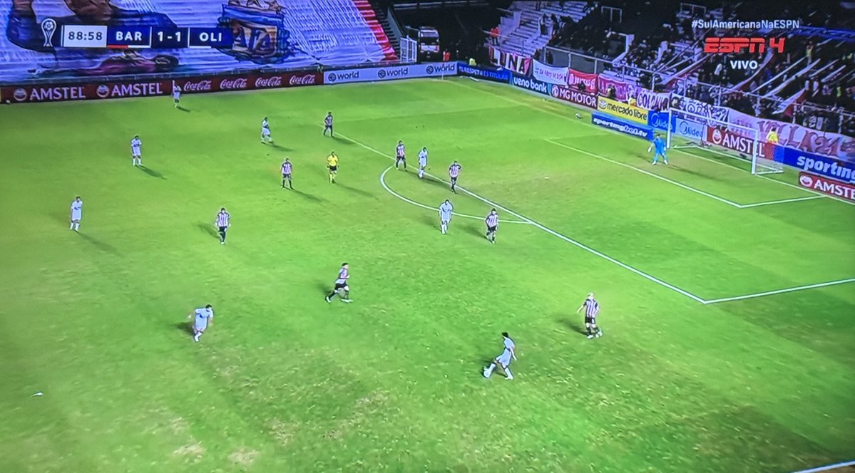 Faltando 5 minutos para o jogo do Cruzeiro começar, e a <a href="/ESPNBrasil/">ESPN Brasil</a> transmitindo essa pelada de Sul-americana. 

Será que vão fazer a mesma coisa que aprontaram com o Cruzeirense na estreia?