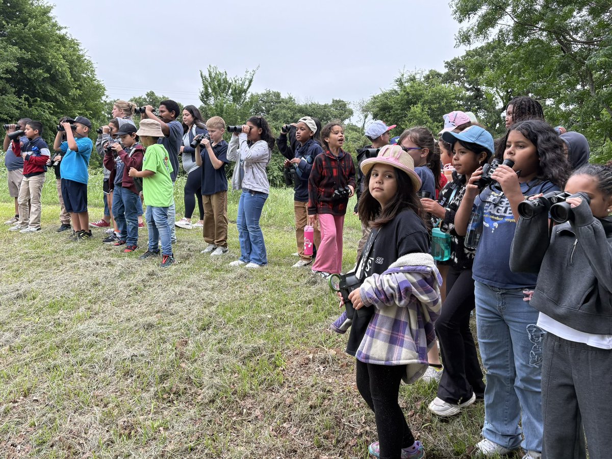 disdeec's tweet photo. Young ornithologists from @DanDRogersDISD discovered the fascinating adaptations of birds and explored the important role of birds in an ecosystem. Students examined beaks, feet, and feathers for clues to each bird’s particular niche and behavior. @StellaKastl @AngieGaylord https://t.co/R24o7T4j48