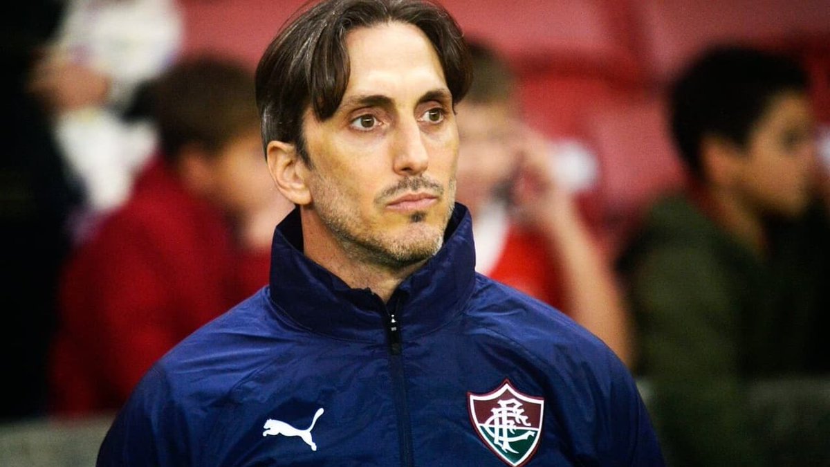 Inacreditável a LENTIDÃO do Zubeldia em mudar a equipe.

Era assim no São Paulo e segue assim no Fluminense. 

15 minutos do segundo tempo, o Tricolor melhorou na partida mas segue inoperante no ataque, porém nenhum sinal de mudança até aqui.