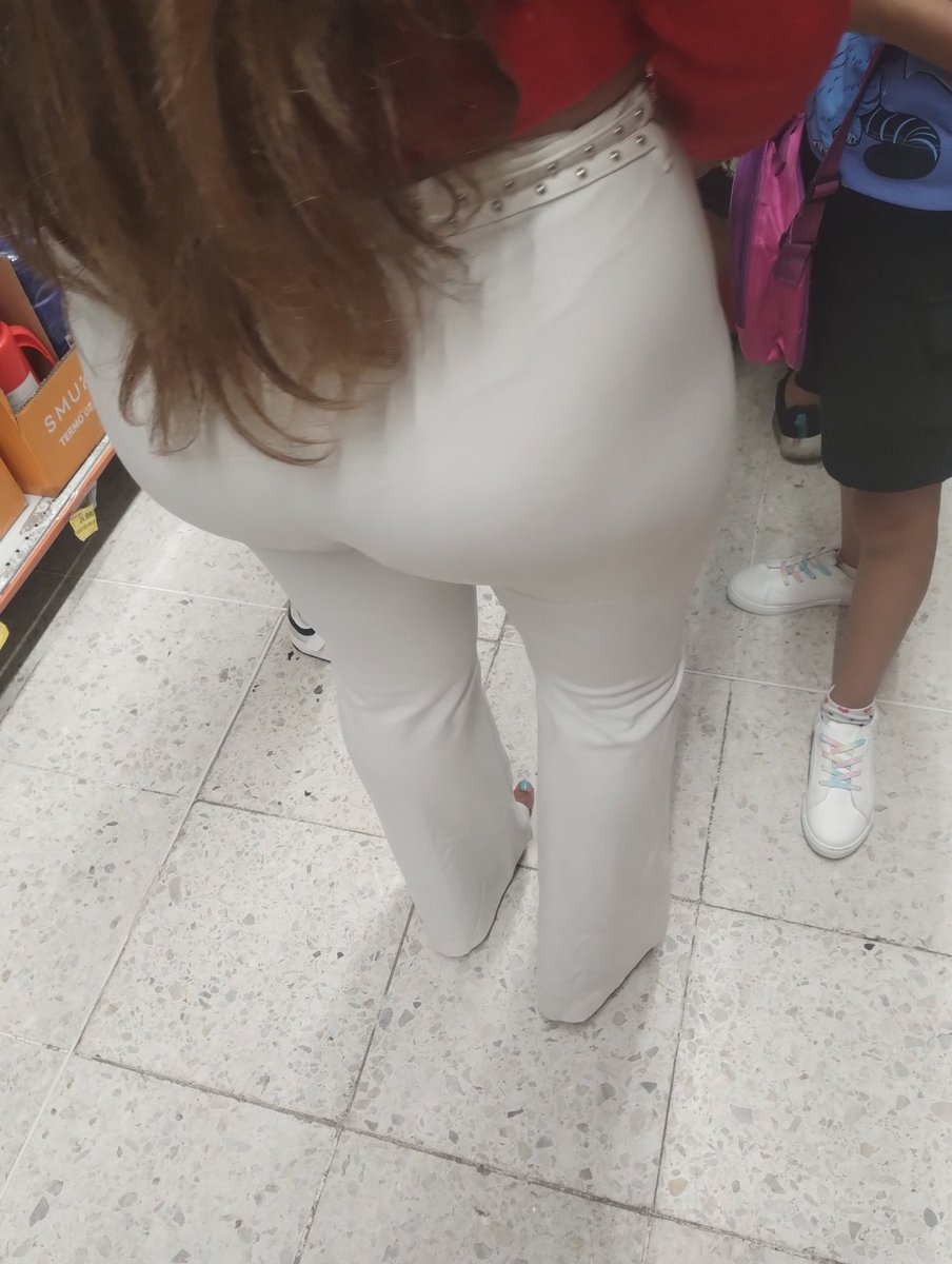 Me encontré una bella mujer asiendo cola y tenía una un panty hermoso 😍😍😍😍😍😍😍