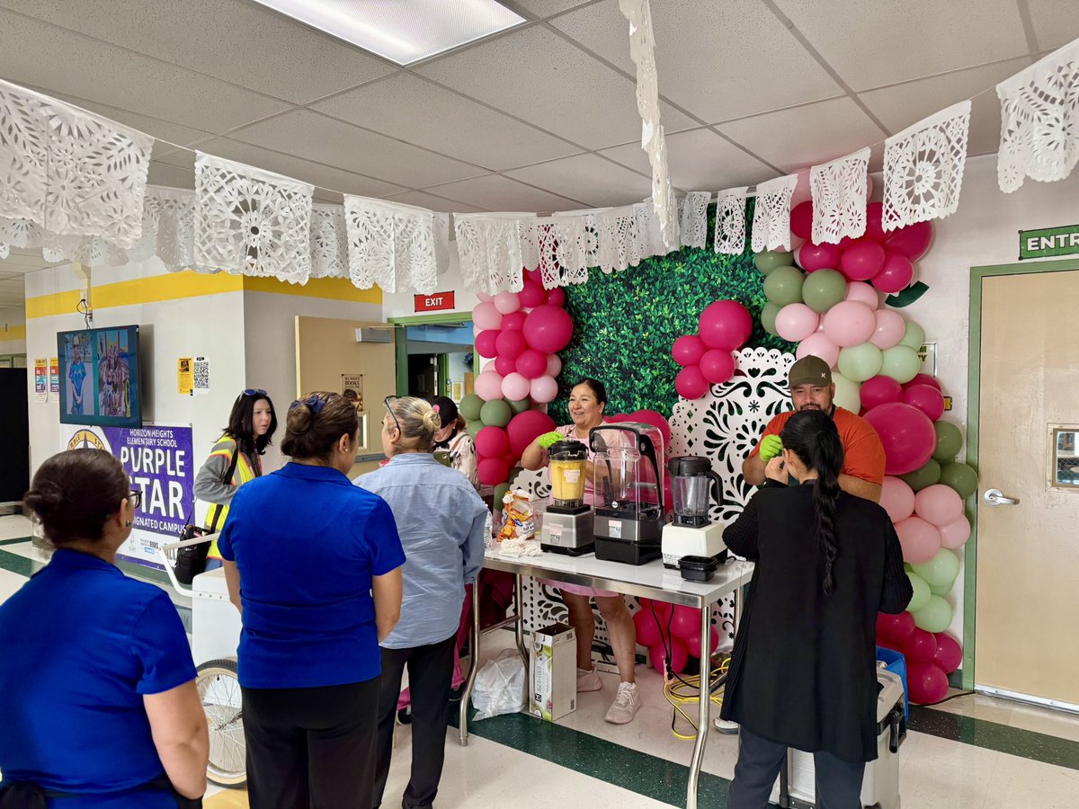 AGuerrero_HHES's tweet photo. We kicked off the morning treating our amazing teachers to delicious fresh fruit smoothies by La Blend Lab! 🍓🍍🥭 Thank you for helping us celebrate our staff in such a refreshing way! 💛 #TeacherAppreciationWeek #ThrivingAtTheHeights https://t.co/Qm72lxRg5L