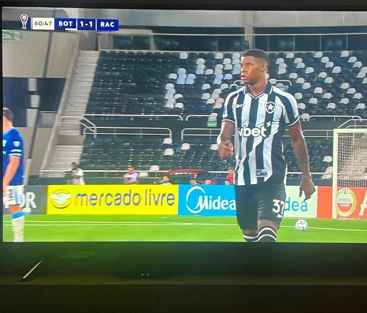 Saavedra1886's tweet photo. Alguno me explica porque se escribe así? 

#conmebol #racing #mercadolibre
@Mercadolibre @Sudamericana @RacingClub @CONMEBOL https://t.co/gDPfVnftqd