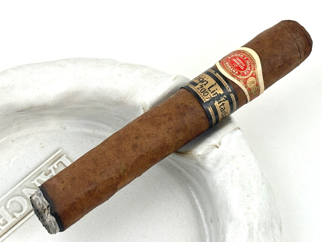 CigarNavi's tweet photo. 葉巻のことなら[シガーナビ] Romeo y Julieta Escudos Edicion Limitada 2007 
https://t.co/bFpv5wS40z #cigarnavi #cigar https://t.co/qWrOC3TIJN