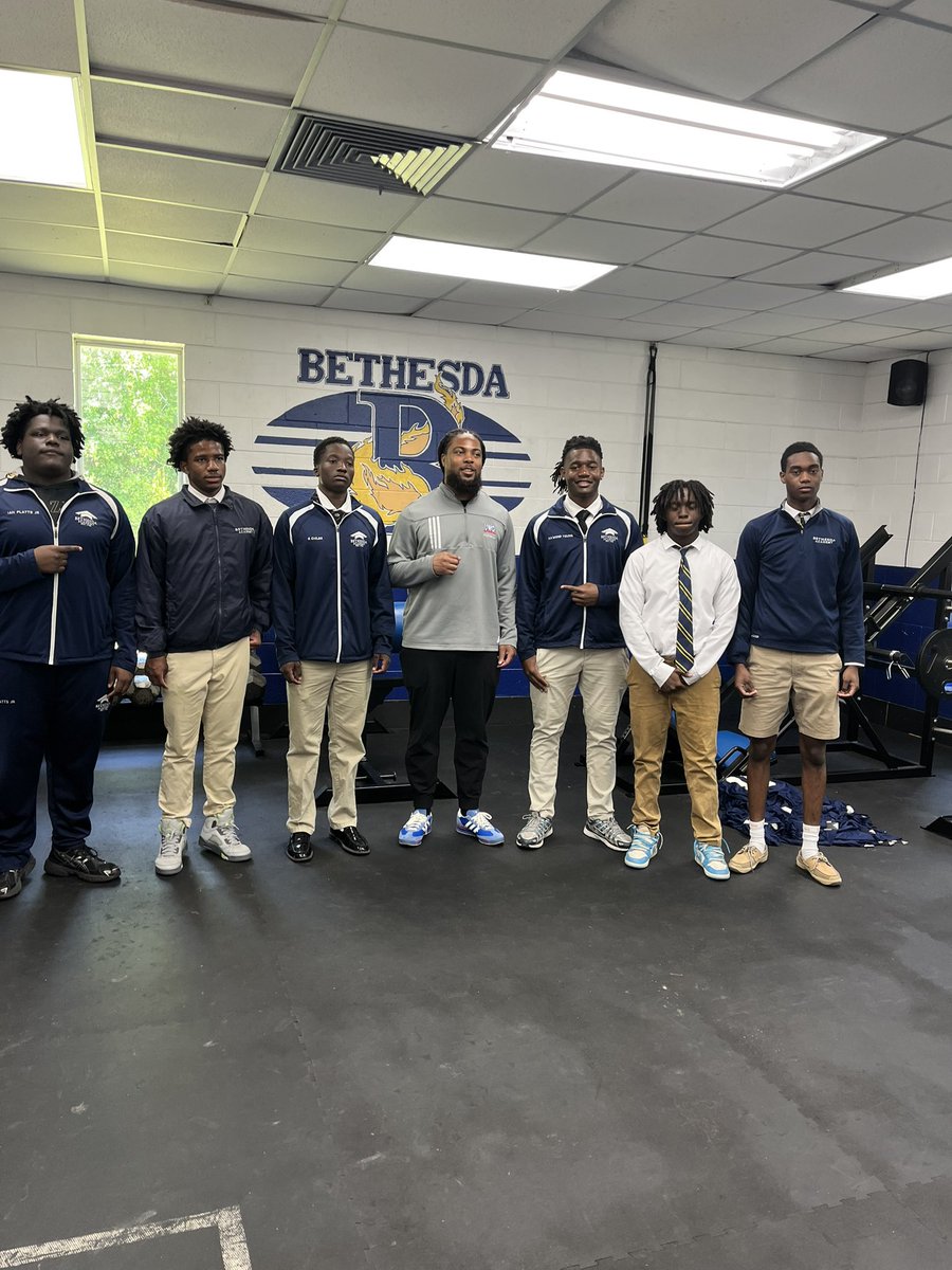 AntwainTurner's tweet photo. Thank you again @CoachSewellUWG for coming out to practice with our Blazers! We truly appreciate your time! @UWGFootball @BethesdaBlazers @CoachF_Walker https://t.co/adbvpbrnpf