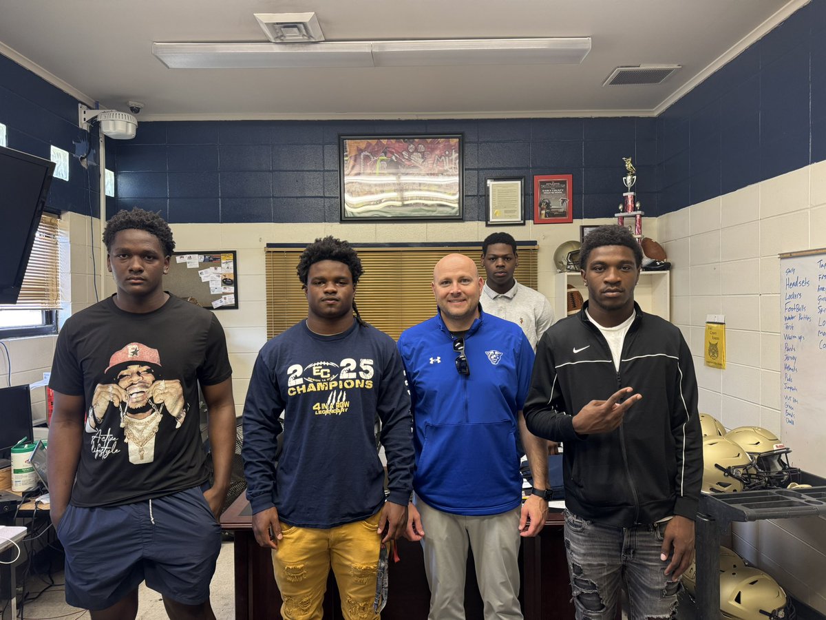 CoachTaylor_'s tweet photo. Thank you @CoacCamClark @GeorgiaStateFB for stopping in to check on our kids #recruitec https://t.co/pcMn45kCt4