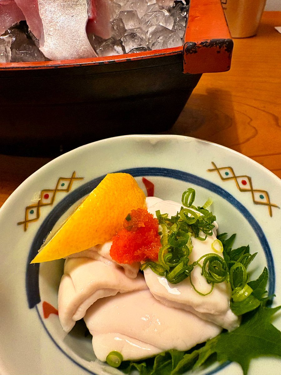 愛媛は鯛鯛言われがちだが
鯖がめちゃくちゃ美味しい
関サバと漁場一緒なんだぞ！

コレを食べに帰てきたのだ！！
（違う　お墓参りが主要事項）

鯖のお刺身サイコー♡♡
鯖白子でジャパンが秒で消える