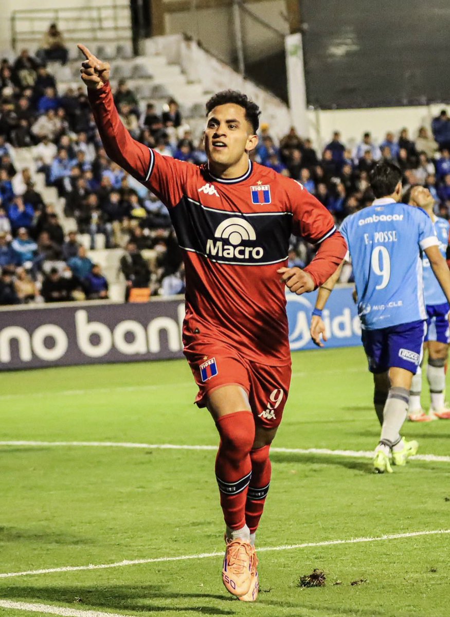 isaacastrook's tweet photo. Qué lástima que al Rulo Romero le haya tocado esta época de jugar en este Tigre. https://t.co/Enrsxl6Pqa