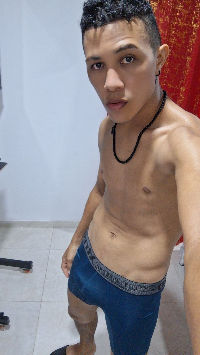 elchamitovergon's tweet photo. Buenas noches mis morbos@s!!

Recién bañado y ya estoy duro otra vez 🔥🍆

Recuerden que tengo para ustedes:

💦 Pack de fotos 
💦 Videos personalizados 
💦 Audios morbosos
💦 Novio virtual 

💸 También tengo el CANAL VIP para que cada semana tengas todo mi contenido exclusivo 🤤 https://t.co/xlr4oU75U7