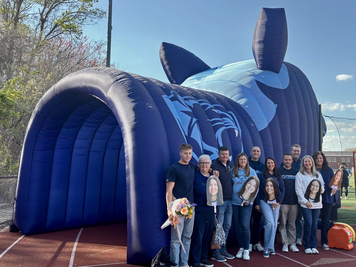 hmhansen22's tweet photo. 💙 Senior Night 🥍 https://t.co/q4wqUazecF