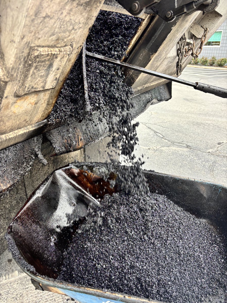 Everblak's tweet photo. 📍 Fairport, NY

Recent asphalt repair at Van Bortel Ford.

Proper drainage makes a huge difference in how long asphalt lasts.

Free estimates available.

📞 585-270-1881
🌎 https://t.co/yfOBQ2C4eN

#FairportNY #AsphaltRepair #ParkingLotRepair #CommercialPaving #DrainageRepair https://t.co/Yl86YwL30k