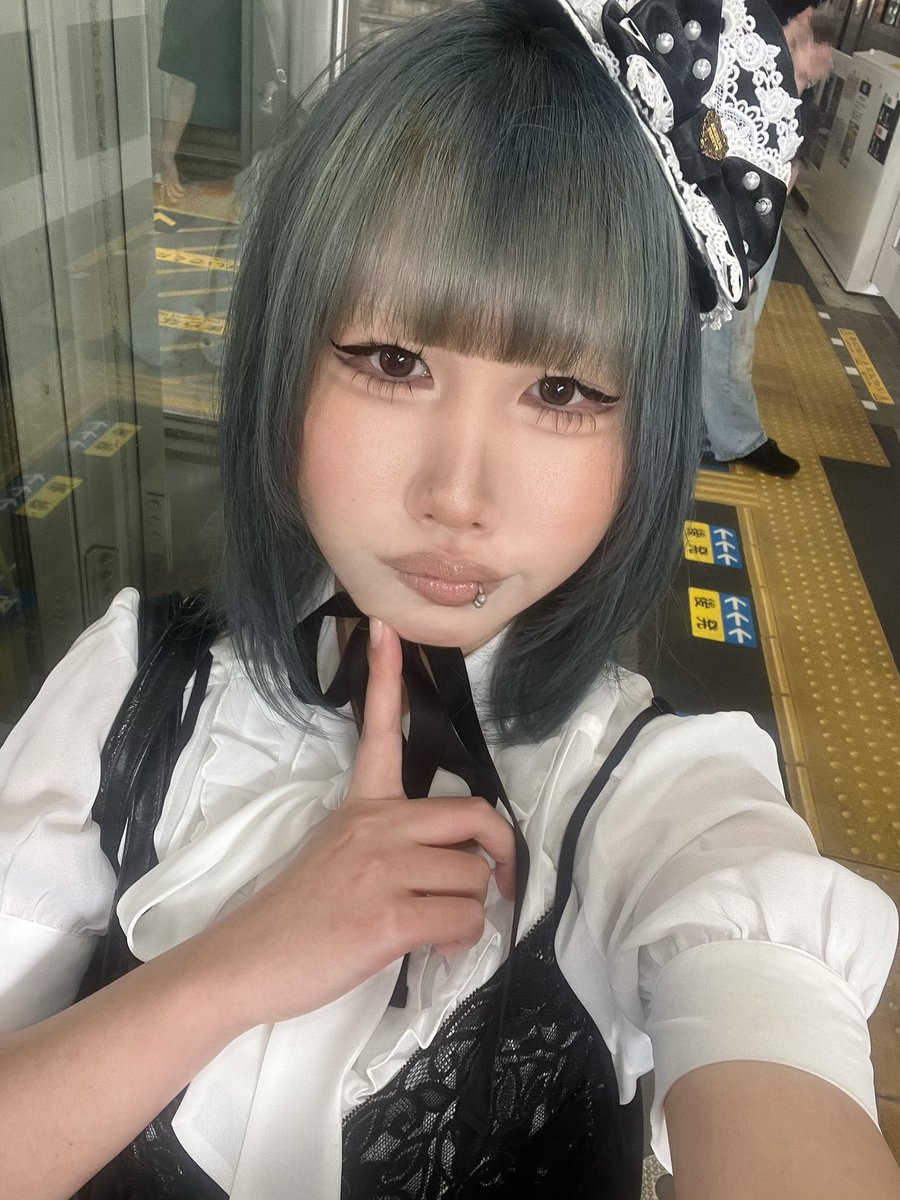 mo11kn's tweet photo. 暗髪と言い張る(就職活動中) https://t.co/QK3Fzwtky8