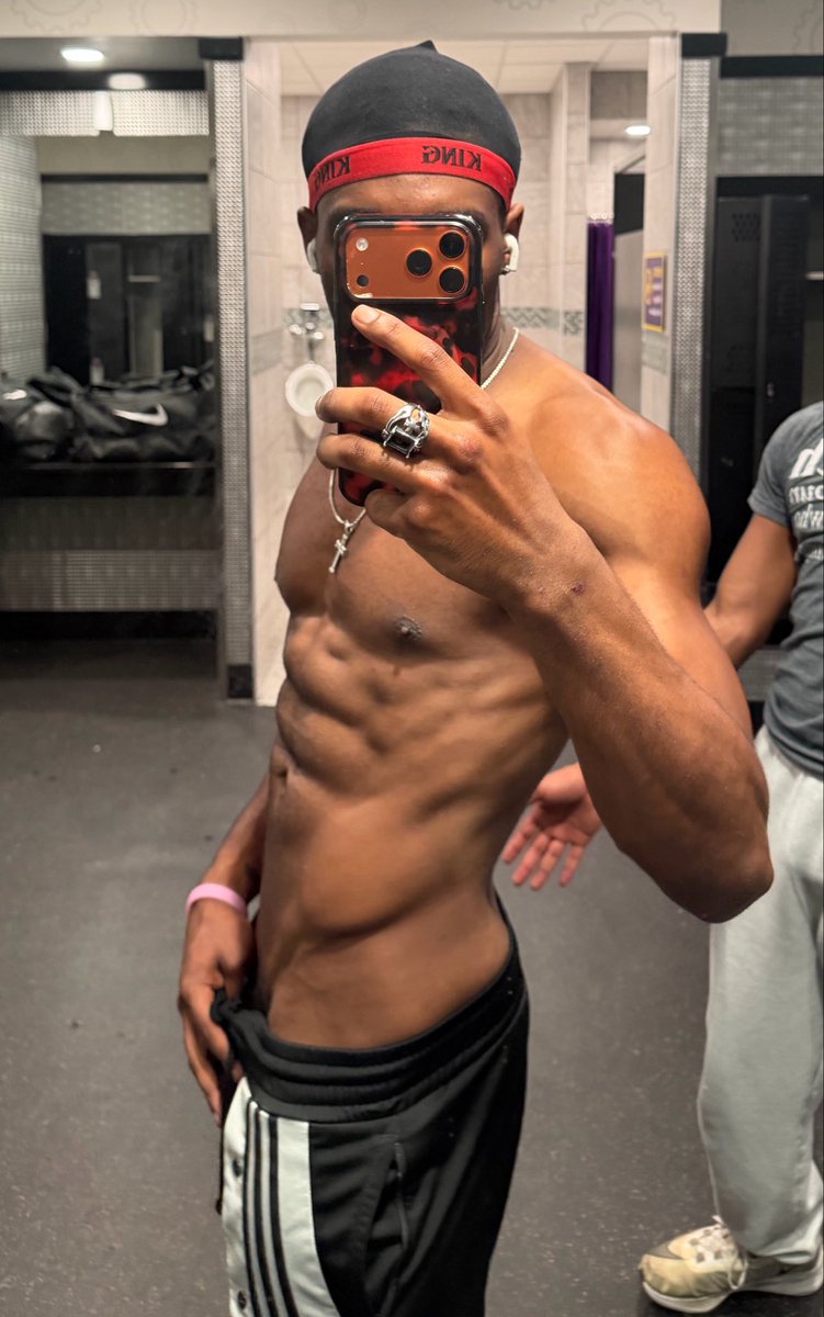 oriondreamt's tweet photo. why do the gym have u horny af? https://t.co/5alMymBtvG