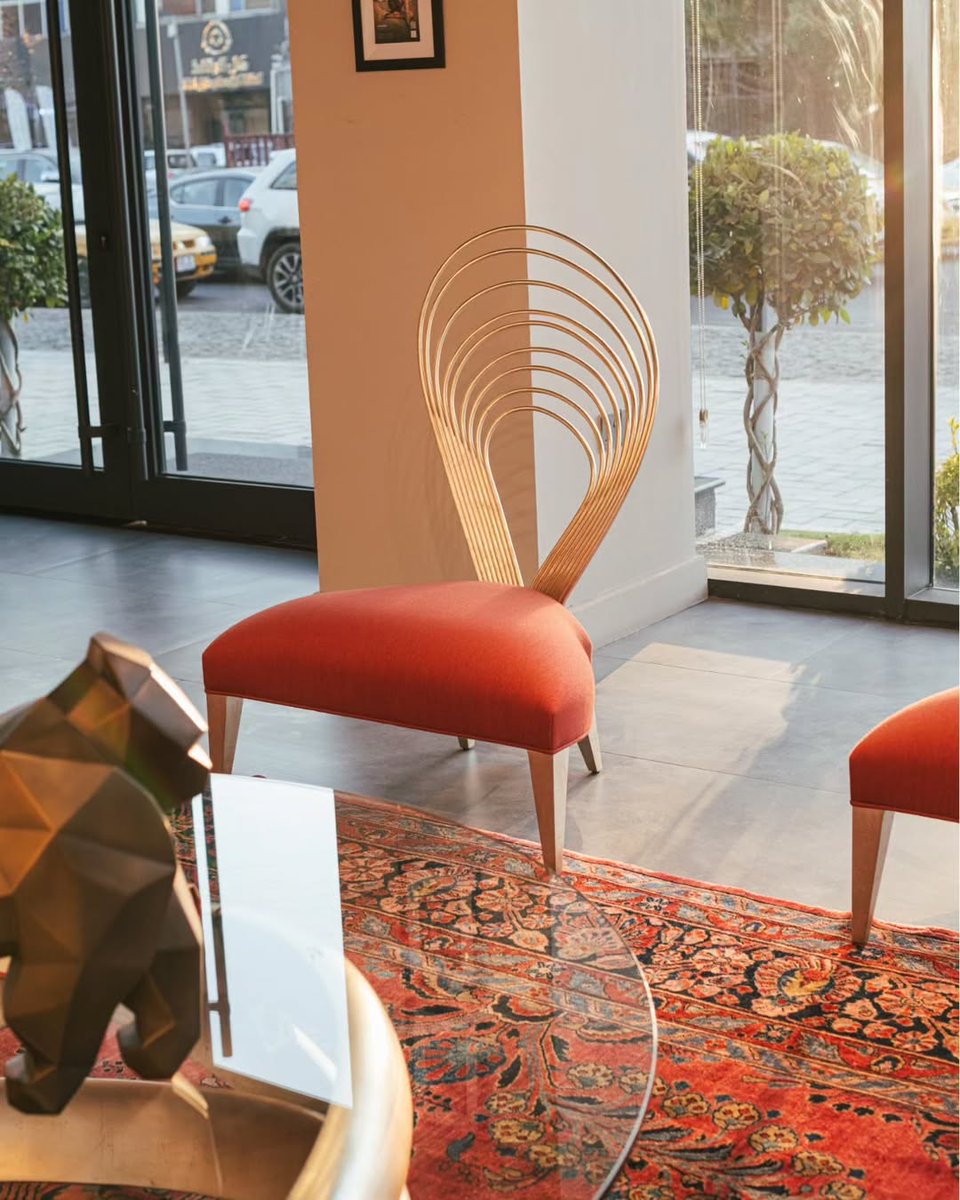 Christopher_Guy's tweet photo. A beautiful living room setting shaped by graceful curves and warm tones. Featuring the Ginevre sofa, Arpa chairs, and Galaxy coffee table, this composition brings together refined comfort, artistic form, and timeless Christopher Guy elegance.
All available at hamandi.interiors. https://t.co/SztNhI40K5
