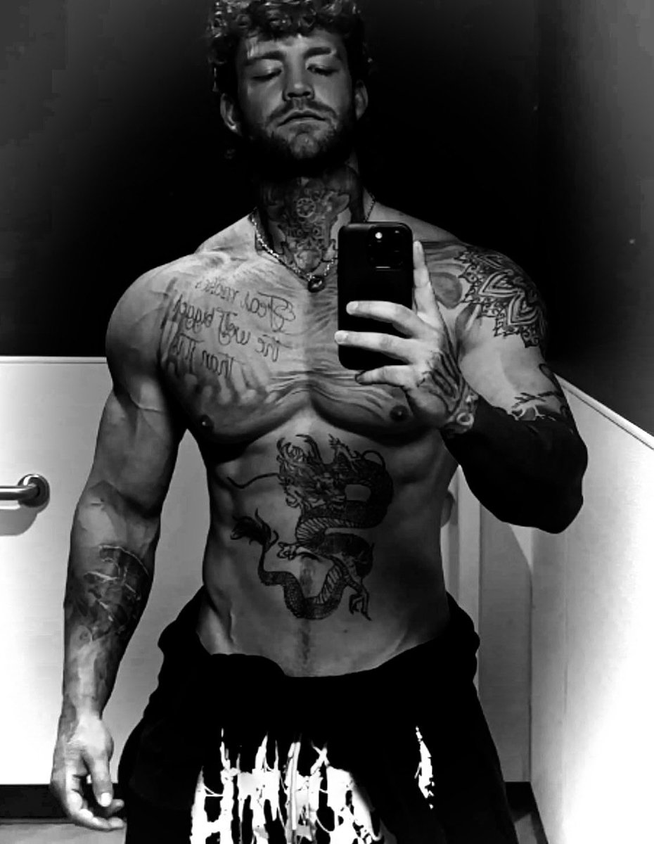 VEINYHXWK's tweet photo. ㅤㅤ
                𝐑𝐎𝐌𝐀𝐍 𝐒𝐓𝐄𝐑𝐋𝐈𝐍𝐆
ㅤㅤㅤㅤㅤㅤㅤalways at the watchtower . brat jock .
ㅤㅤㅤㅤㅤㅤㅤ26 . male . “ straight ” .          
ㅤㅤㅤㅤㅤㅤㅤsometimes himbo . tough but kind .          
ㅤㅤㅤㅤㅤㅤㅤnsfw / limitless / taboo themes  .ᐟ https://t.co/Vr65O0AE6z